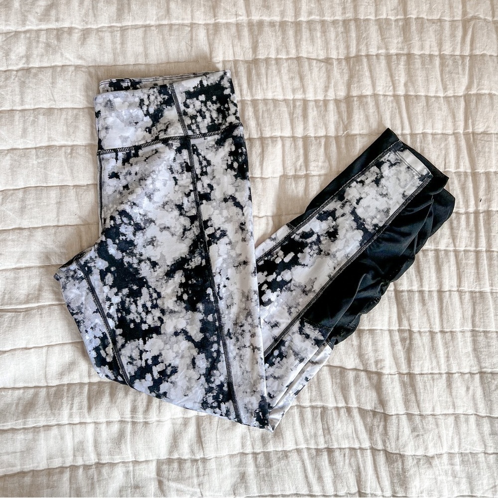 Calvin Klein White and Black Abstract Printed Leggings with Mesh Bottom Large